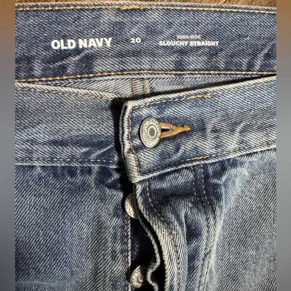 NWT Old Navy high-rise Slouchy Straight Jean Shorts
Size 20 - Picture 6 of 6